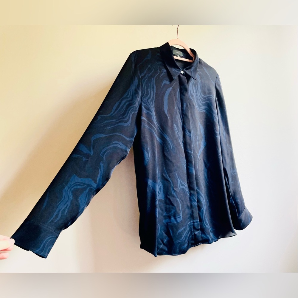 Theory 100% Silk Long Sleeved Button Down Size Medium